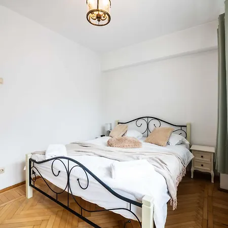 Cismigiu With Balcony & View Apartament *