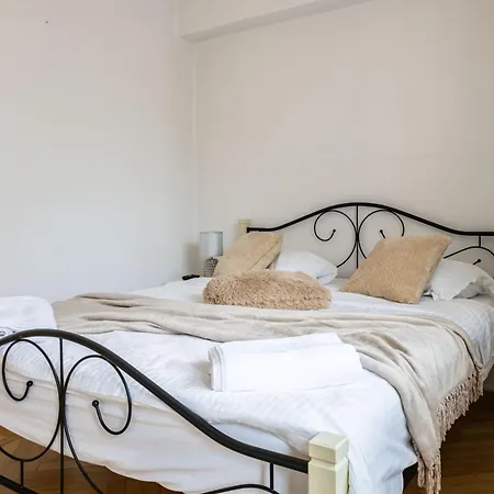 Cismigiu With Balcony & View Appartement