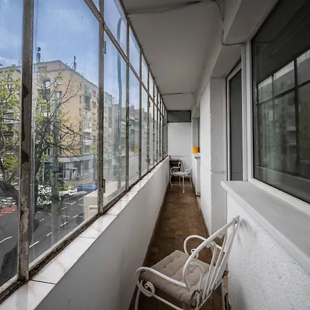 Cismigiu With Balcony & View Appartement