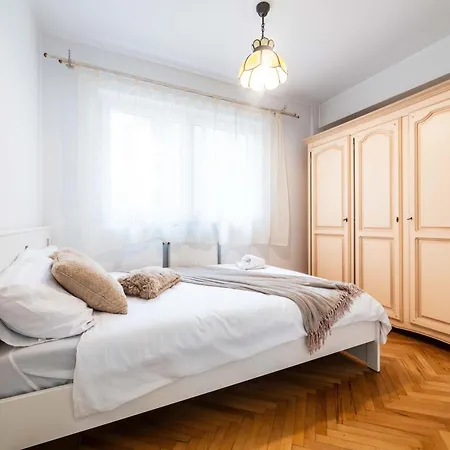 Cismigiu With Balcony & View