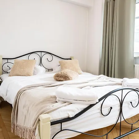 Cismigiu With Balcony & View Apartment