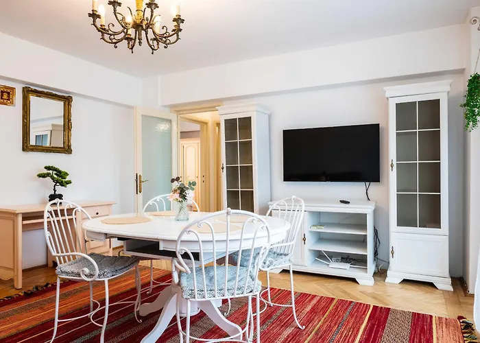 Cismigiu With Balcony & View Apartment *