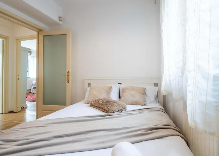 Cismigiu With Balcony & View Apartament *