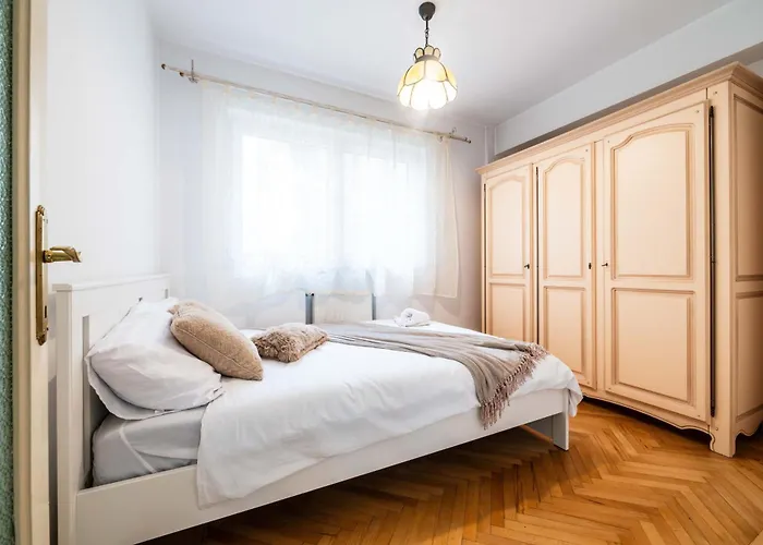 Cismigiu With Balcony & View