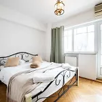 Cismigiu With Balcony & View Apartment Bucharest
