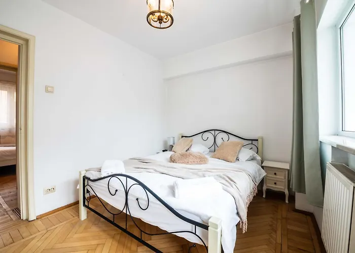 Cismigiu With Balcony & View Apartament *