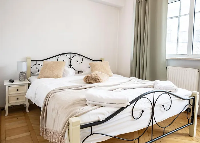 Cismigiu With Balcony & View Apartament