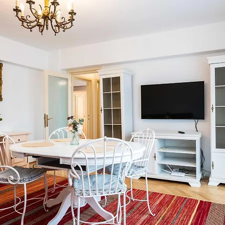 Cismigiu With Balcony & View Daire *