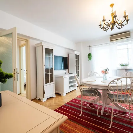 Cismigiu With Balcony & View Bükreş