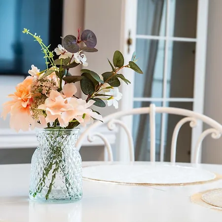 Cismigiu With Balcony & View Daire Bükreş