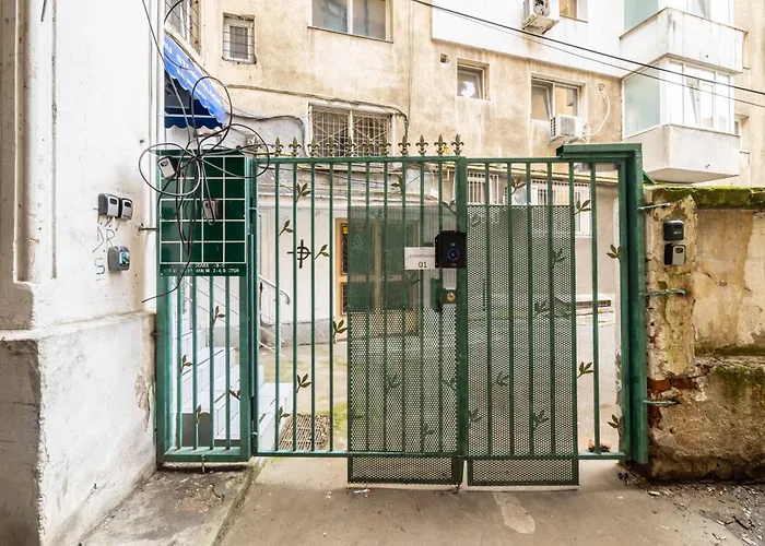 Cismigiu With Balcony & View * بوخارست