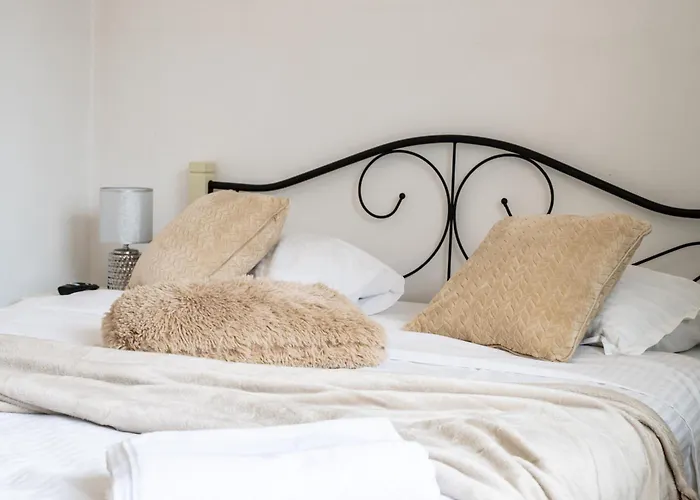 Cismigiu With Balcony & View بوخارست